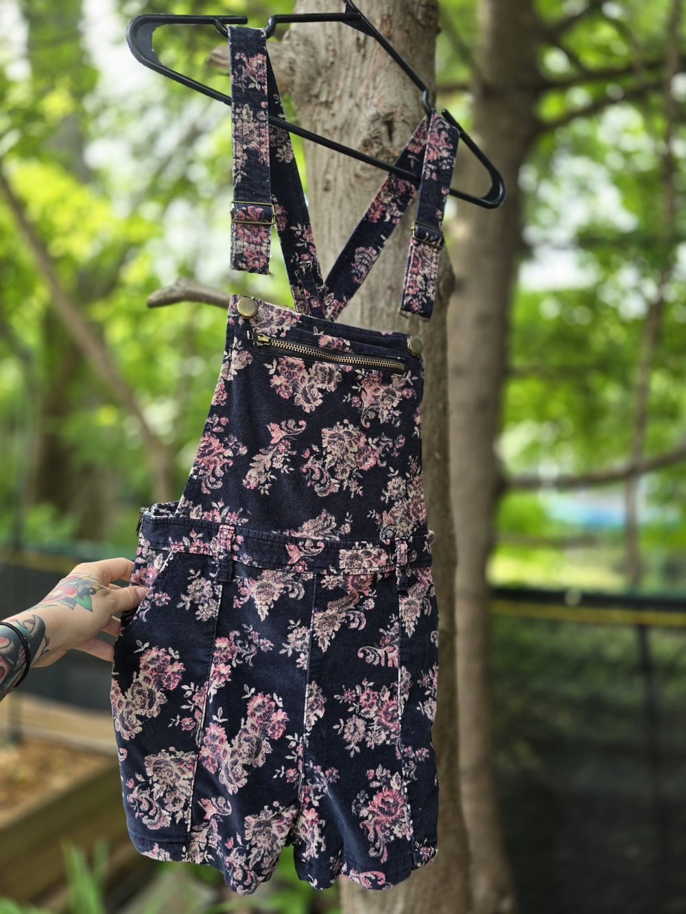 🛍3/$30 Kimchi Blue Black Floral Corduroy Short Overalls with Pink Accents